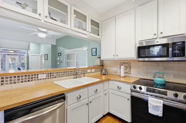 $1,125,000 | 418 East Ashley Avenue, Folly Beach, SC 29439