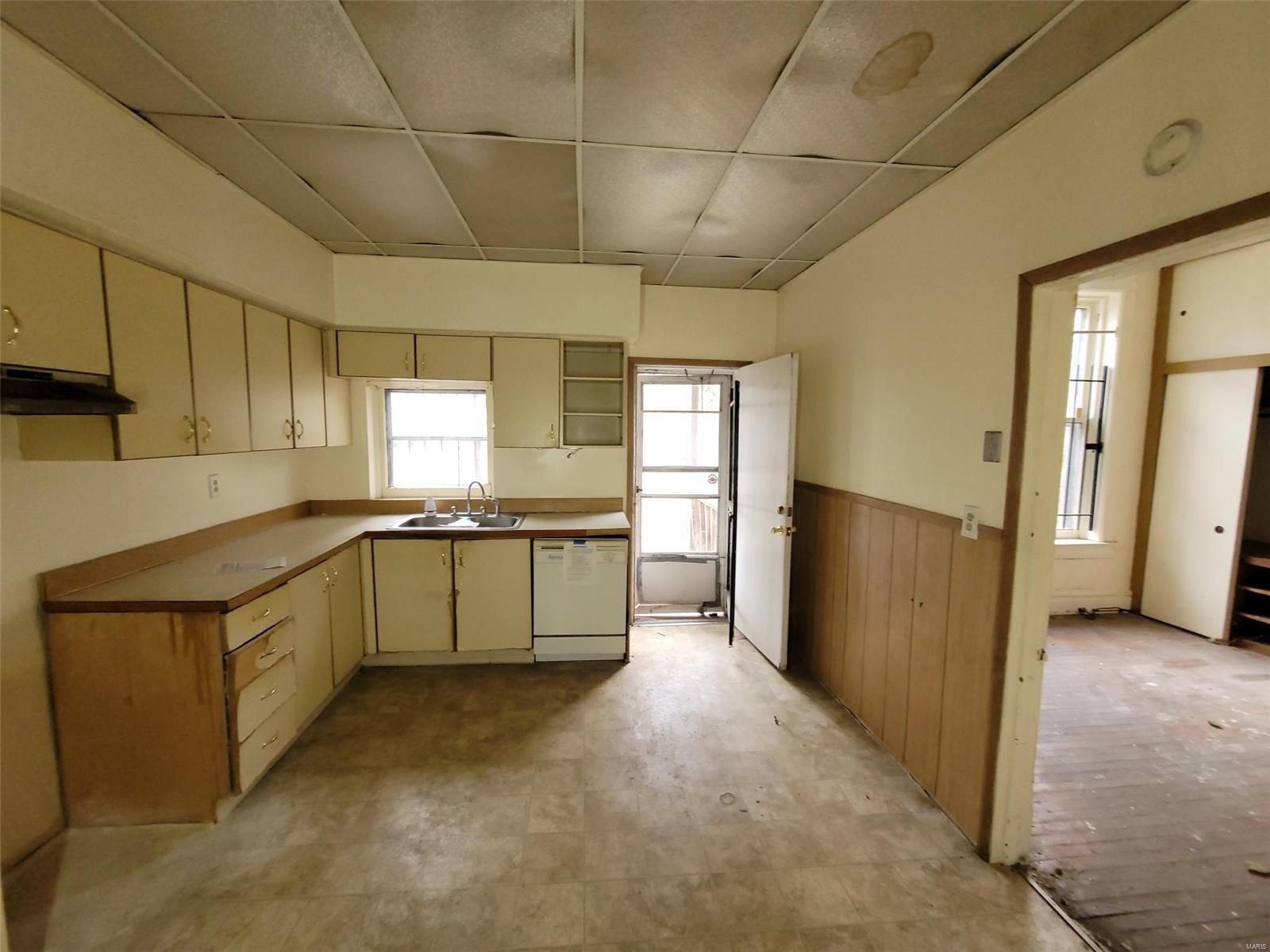 5331 Ridge Avenue St. Louis, MO 63112 - Photo 4 of 19