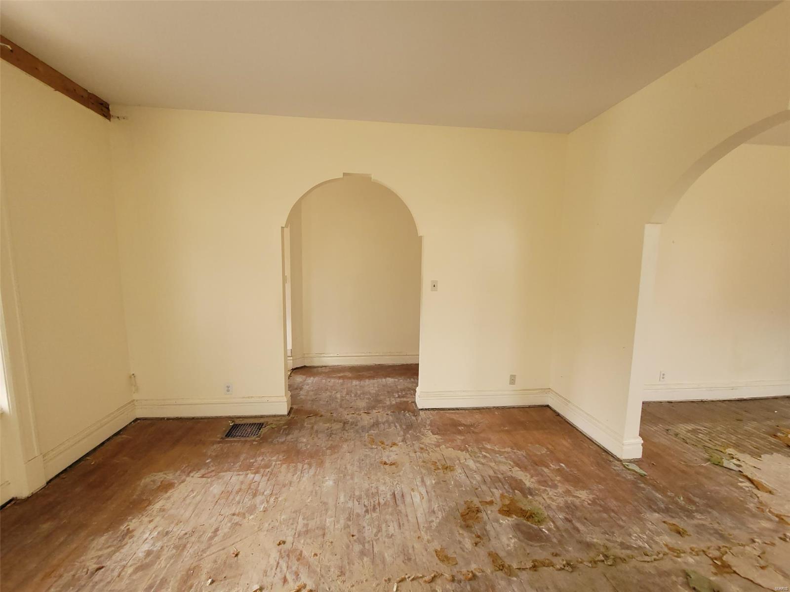 5331 Ridge Avenue St. Louis, MO 63112 - Photo 7 of 19