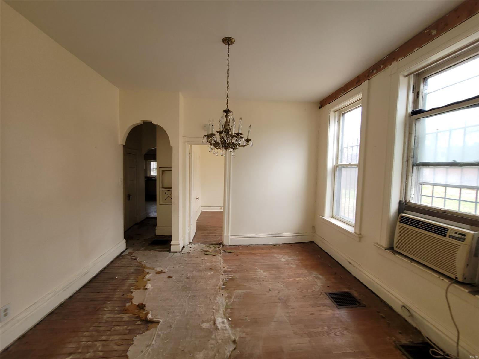 5331 Ridge Avenue St. Louis, MO 63112 - Photo 8 of 19