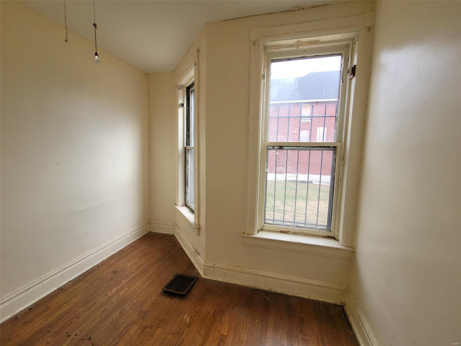 5331 Ridge Avenue St. Louis, MO 63112 - Photo 10 of 19