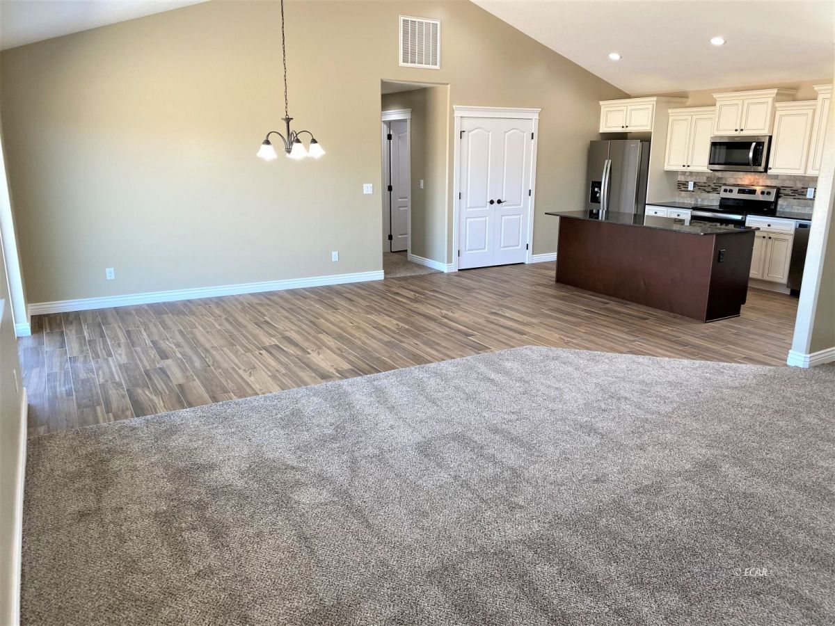 809 Stageline Loop Elko, NV 89801 - Photo 6 of 29 Gallery Image 6