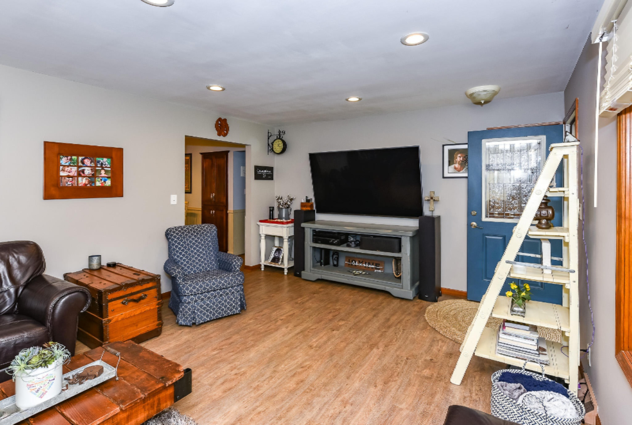 1414 Ridgewood Drive Jenison, MI 49428 - Photo 11 of 40 Living Room