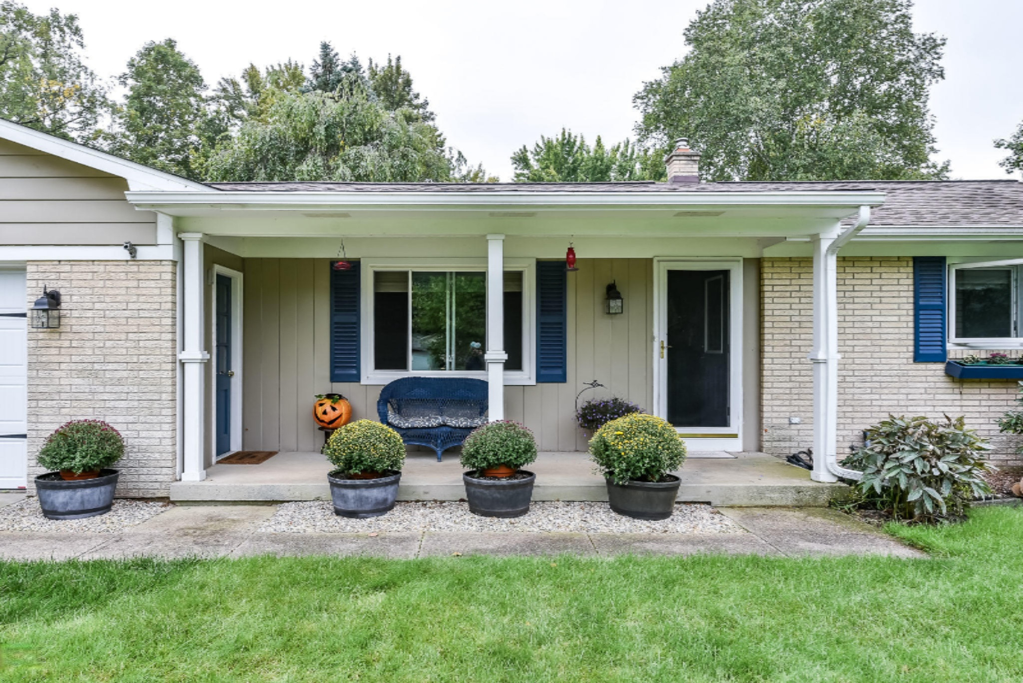 1414 Ridgewood Drive Jenison, MI 49428 - Photo 4 of 40 Large Front Porch