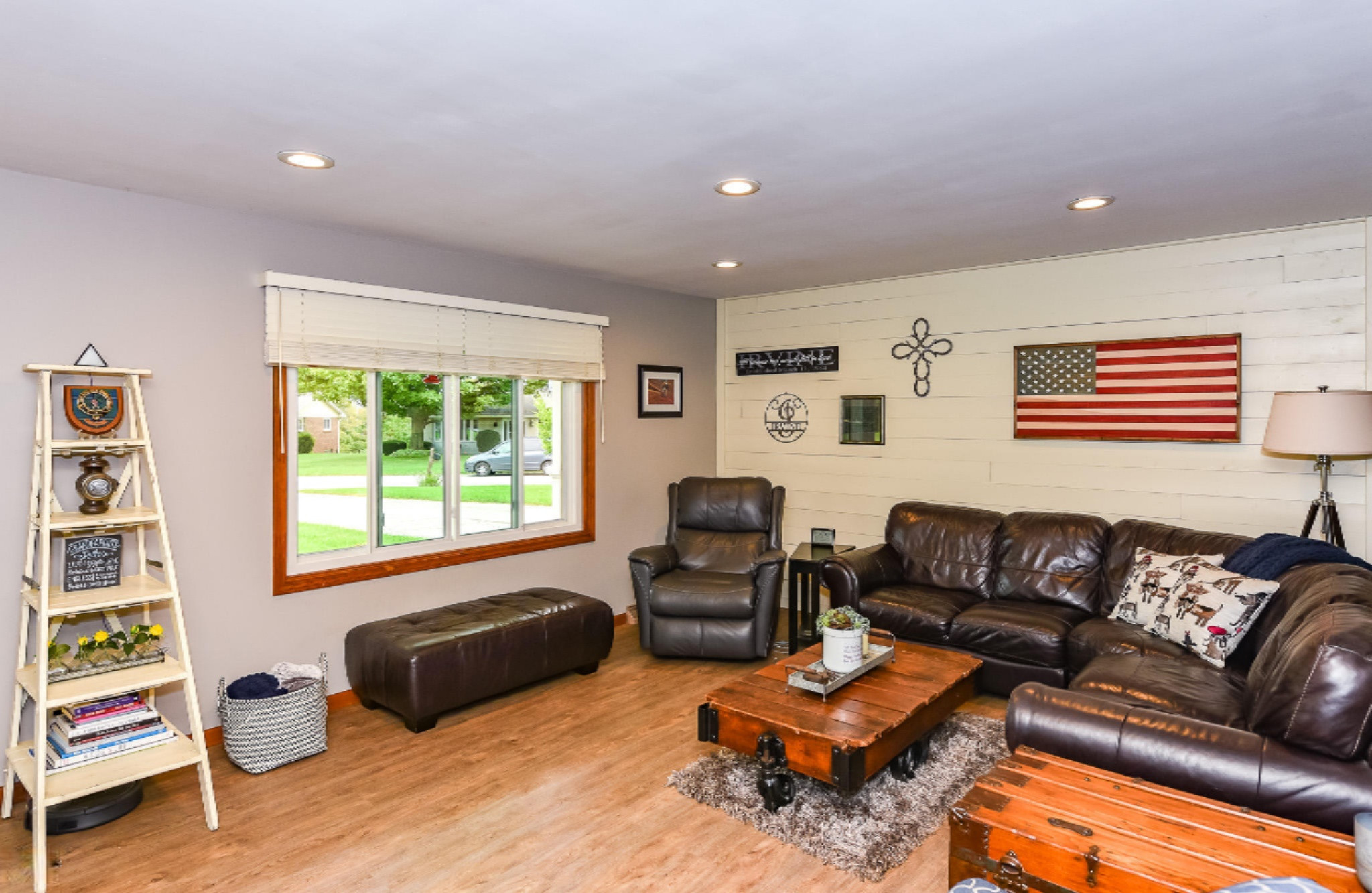 1414 Ridgewood Drive Jenison, MI 49428 - Photo 7 of 40 Light & Bright Living Room