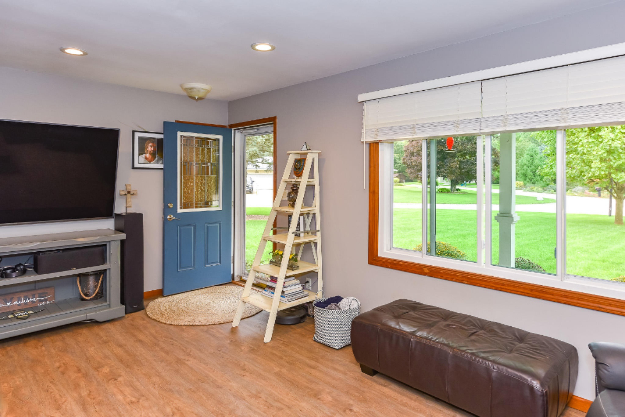 1414 Ridgewood Drive Jenison, MI 49428 - Photo 10 of 40 Living Room