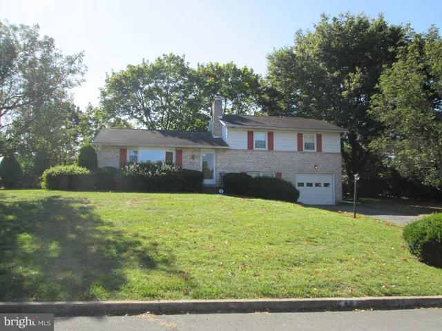 $329,900 | 40 Moongale Drive, Carlisle, PA 17013