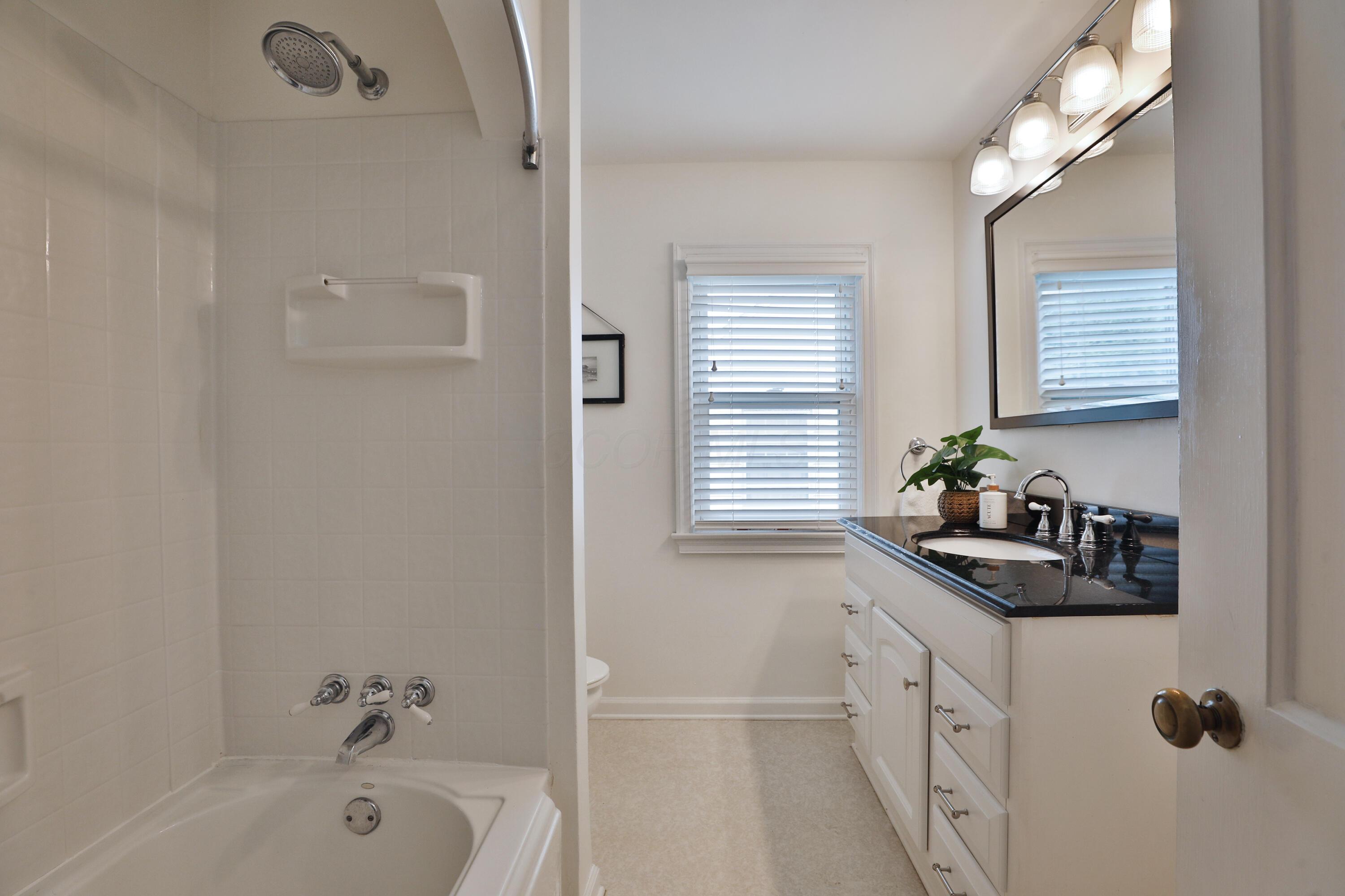 429 Arden Road Columbus, OH 43214 - Photo 36 of 49 Full Bath