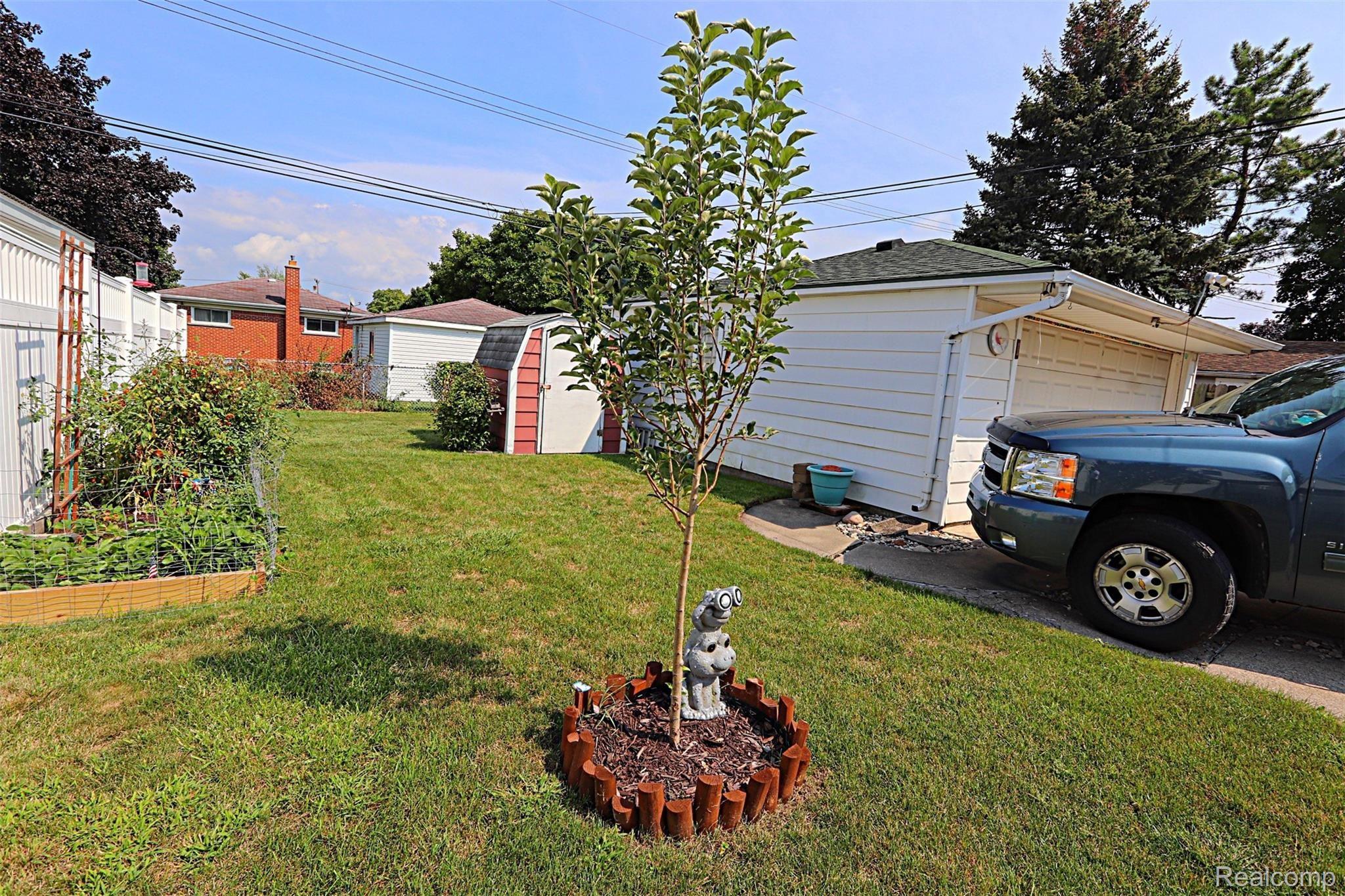 17529 Smith Street Riverview, MI 48193 - Photo 36 of 37 IMG_8263_InPixio.jpg