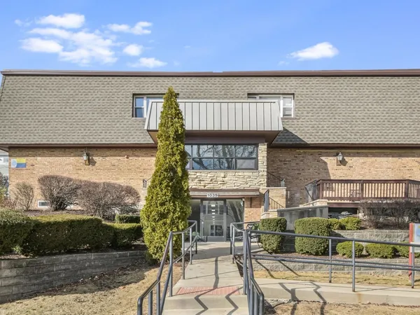 $1,800 | 1039 College Avenue, Unit 10E, Wheaton, IL 60187