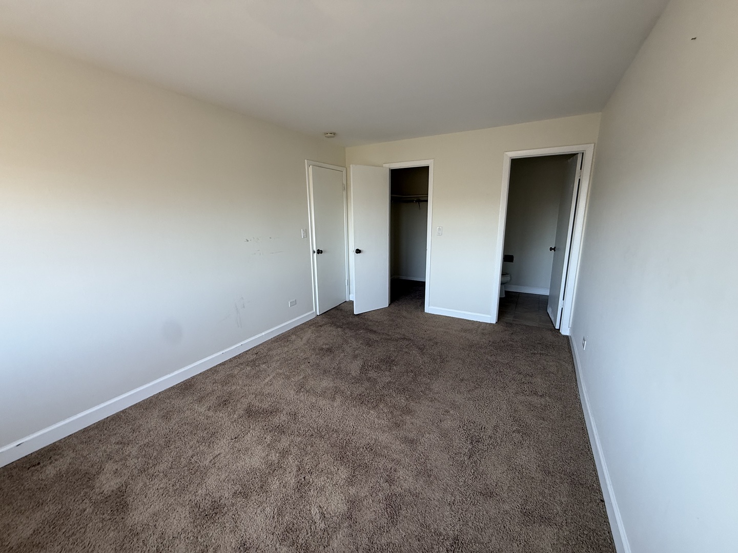 1039 College Avenue, Unit 10E Wheaton, IL 60187 - Photo 13 of 16 a view of an empty room