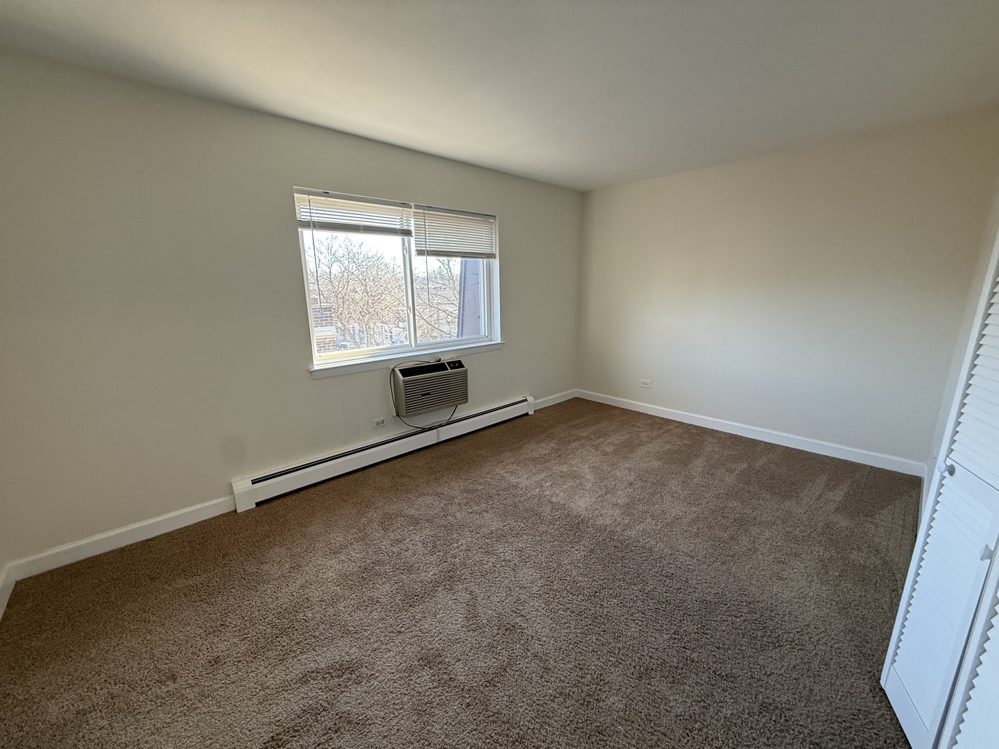 1039 College Avenue, Unit 10E Wheaton, IL 60187 - Photo 10 of 16 an empty room with windows