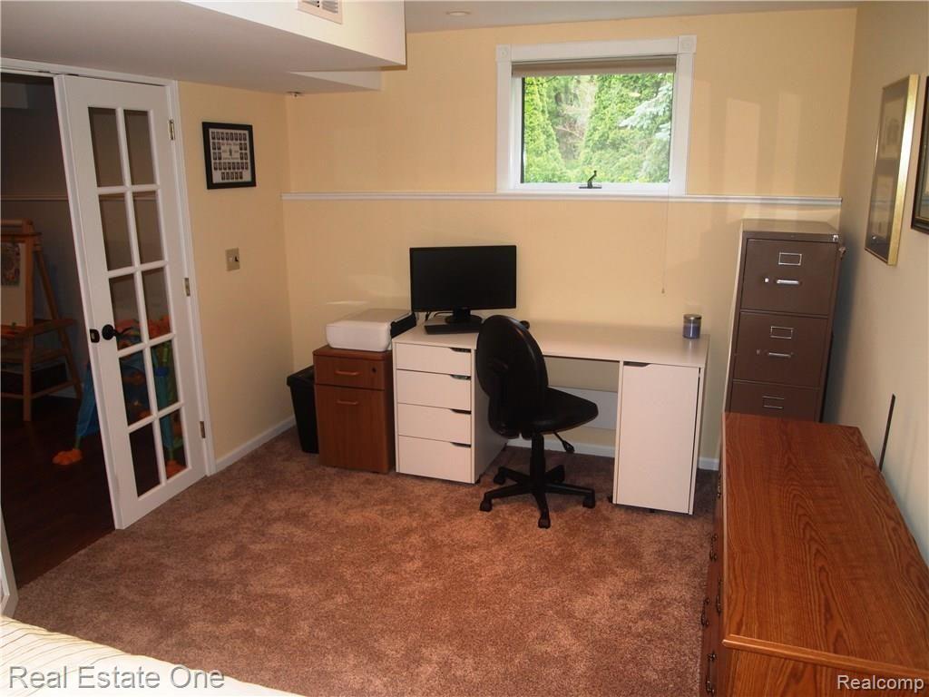 29950 Richmond Road Farmington, MI 48334 - Photo 28 of 36 P1016707.JPG