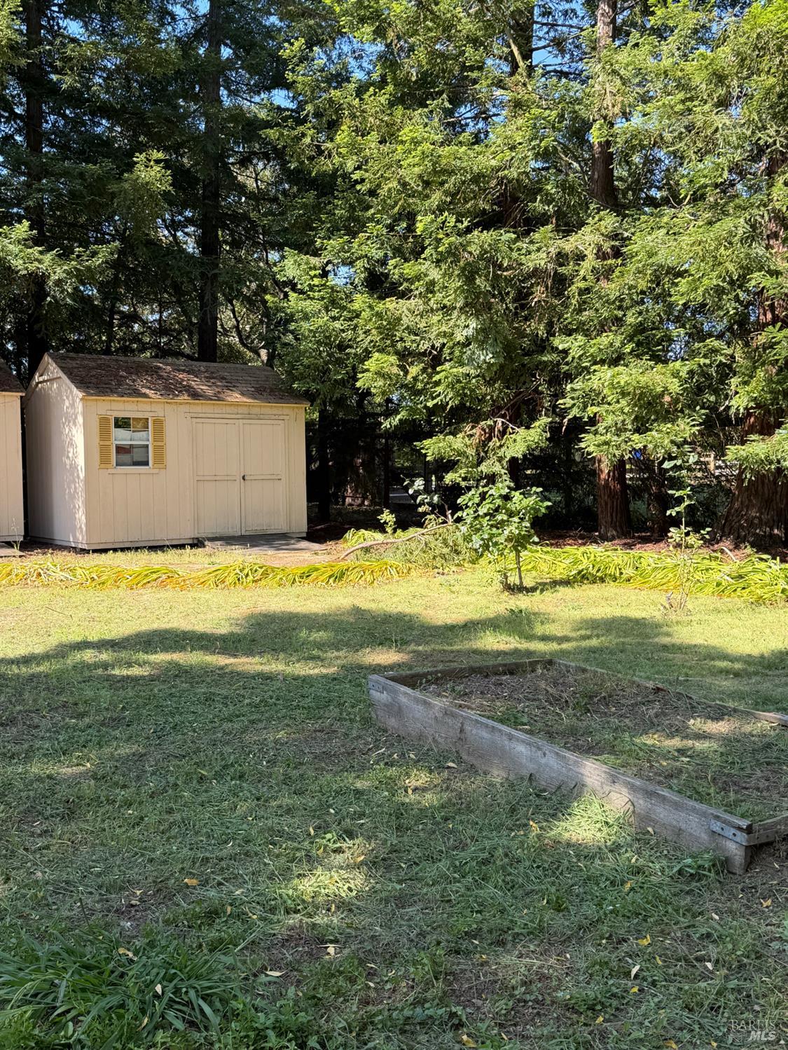 1927 Marsh Road Santa Rosa, CA 95403 - Photo 25 of 31 a view of an outdoor space and swimming pool