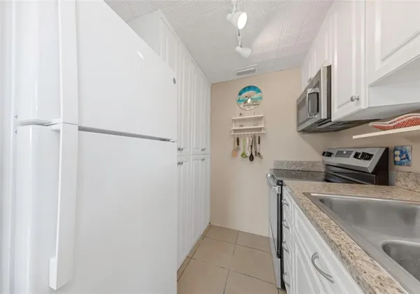 $300,000 | 2600 North Paula Drive, Unit 12D, Dunedin, FL 34698