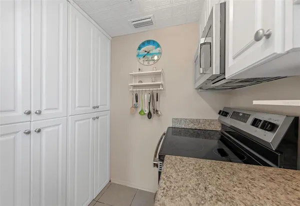 $300,000 | 2600 North Paula Drive, Unit 12D, Dunedin, FL 34698