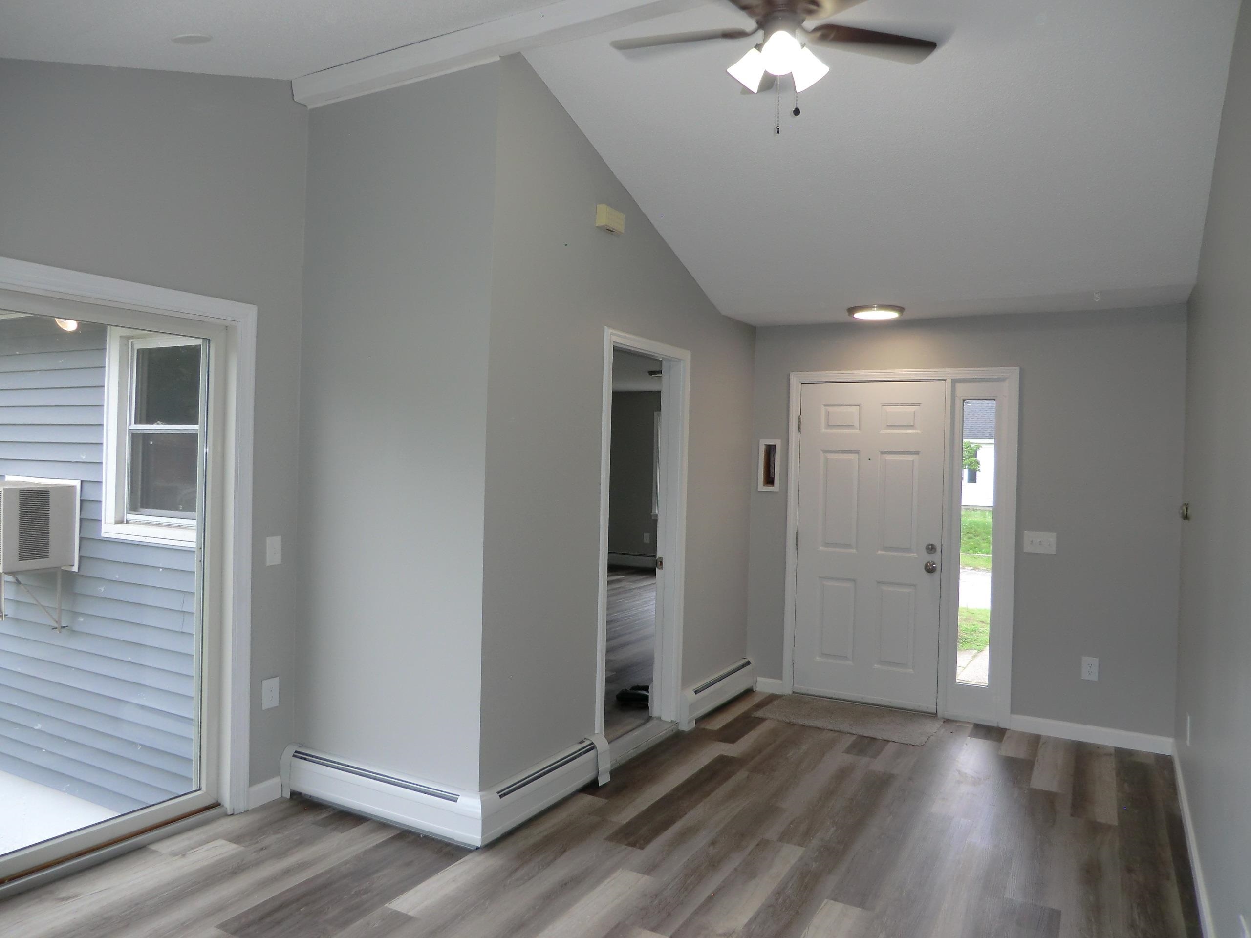 5 Rice Street Nashua, NH 03060 - Photo 3 of 29