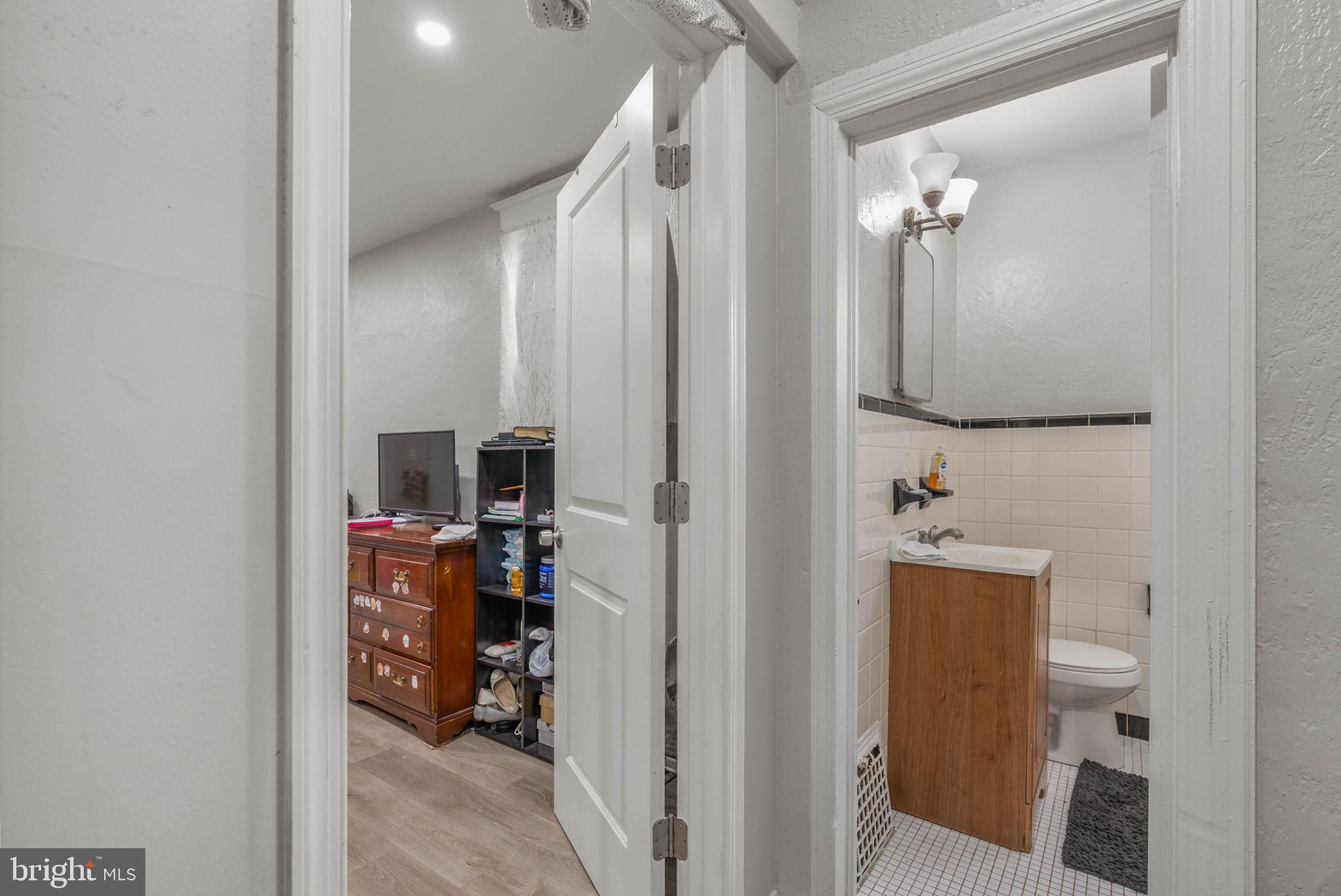 11 Oakley Road Upper Darby, PA 19082 - Photo 16 of 30