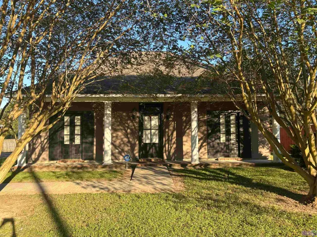 $1,800 | 14318 Parkmeadow Drive, Prairieville, LA 70769