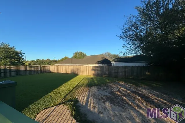 $1,800 | 14318 Parkmeadow Drive, Prairieville, LA 70769