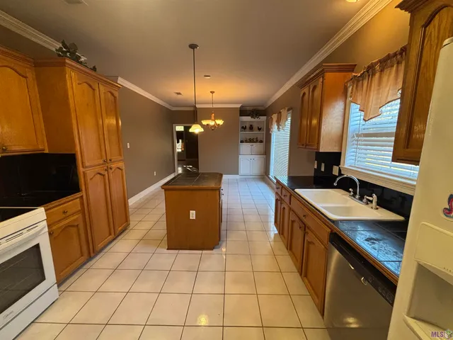 $1,800 | 14318 Parkmeadow Drive, Prairieville, LA 70769