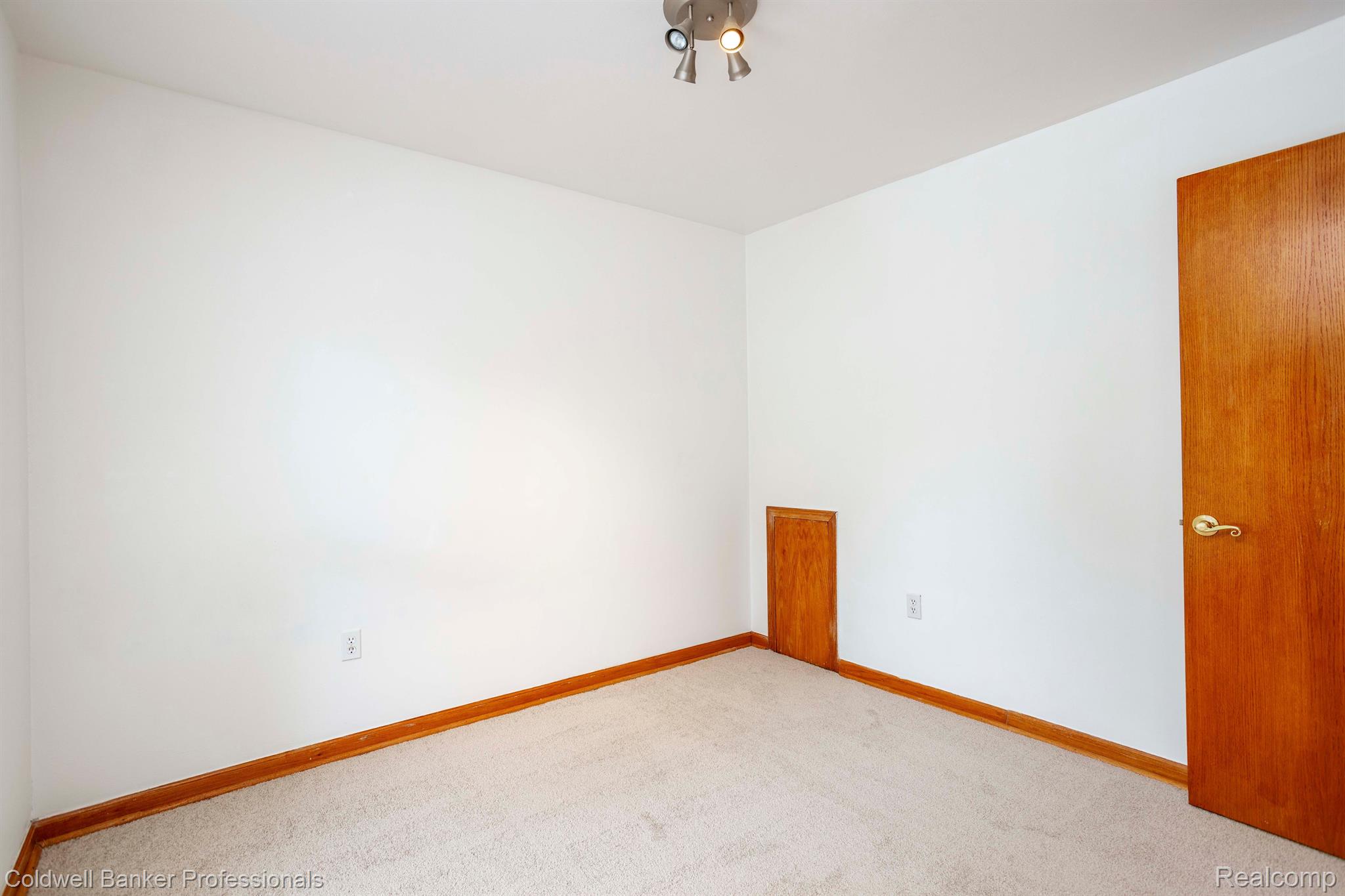 22512 Sheridan Road Novi, MI 48375 - Photo 22 of 37 Bedroom 3 view