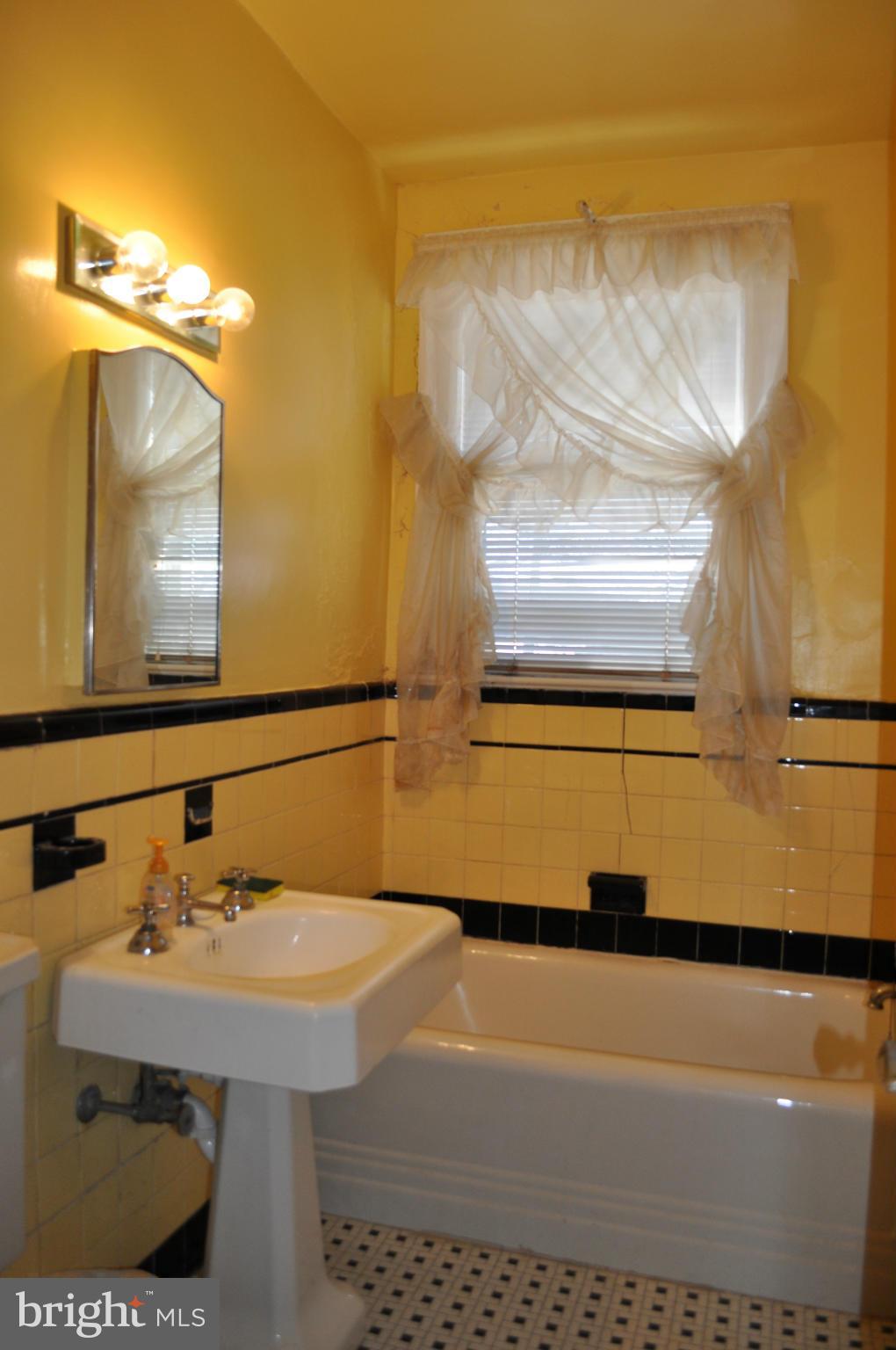 2223 Naylor Road Southeast Washington, DC 20020 - Photo 7 of 13 Bath