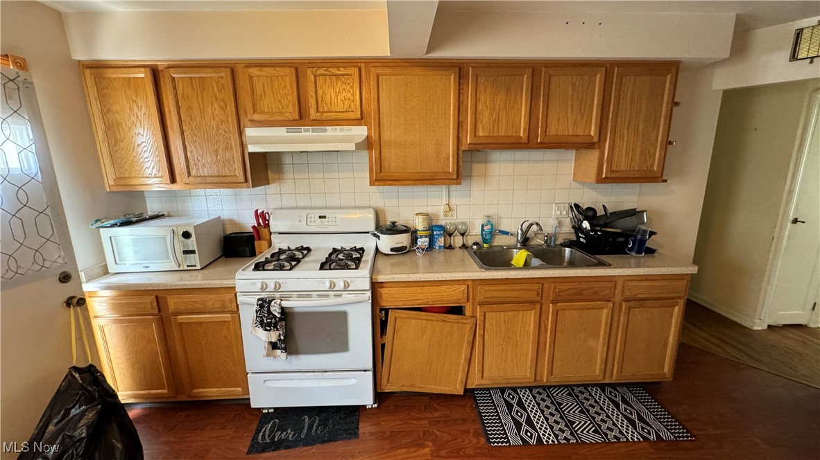 13215 Grannis Road Cleveland, OH 44125 - Photo 3 of 20 Gallery Image 3