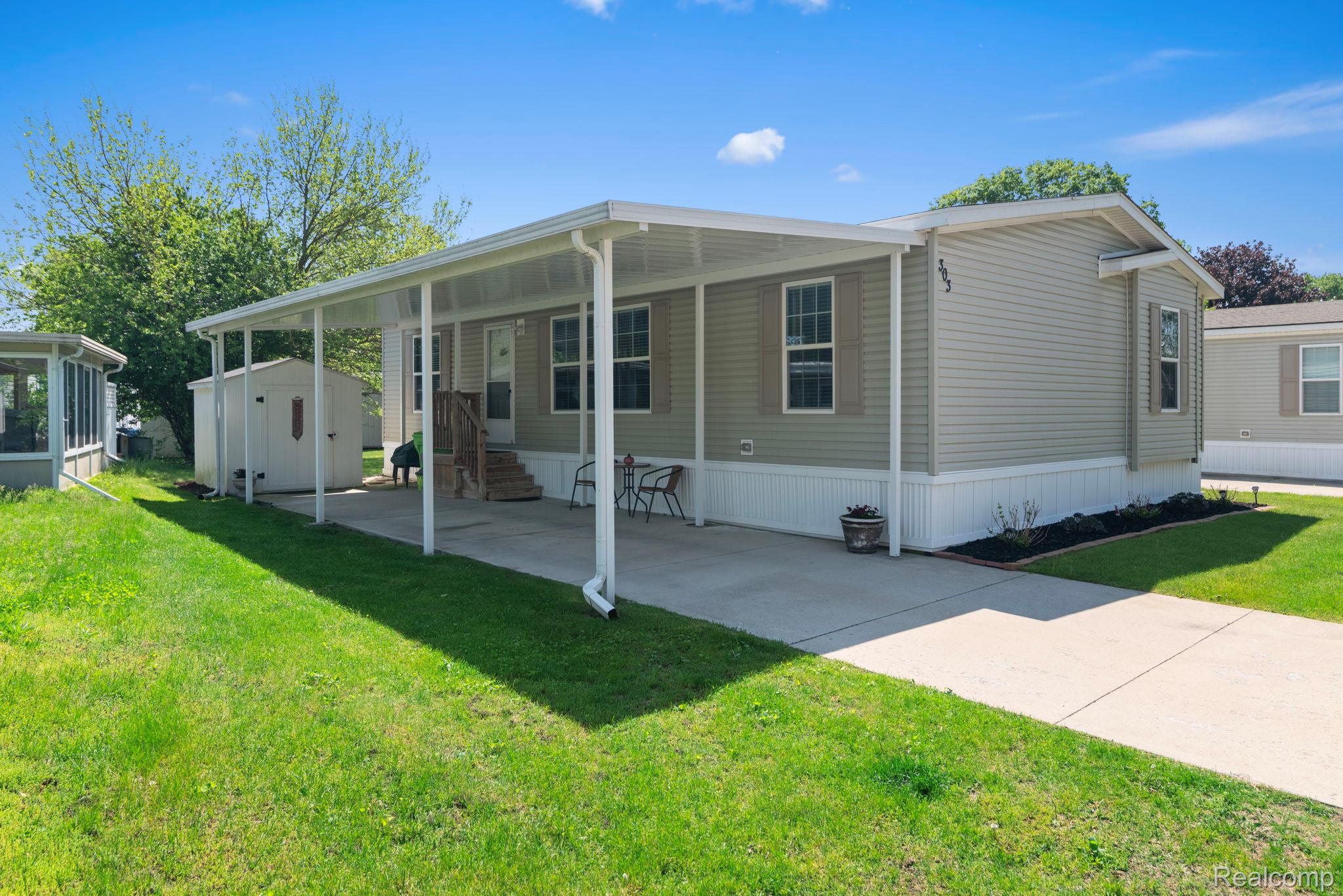 303 Toucan Street Rochester, MI 48309 - Photo 2 of 21 2-web-or-mls-DSC_9988.jpg
