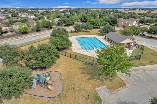 $299,900 | 511 Estes Park, Taylor, TX 76574