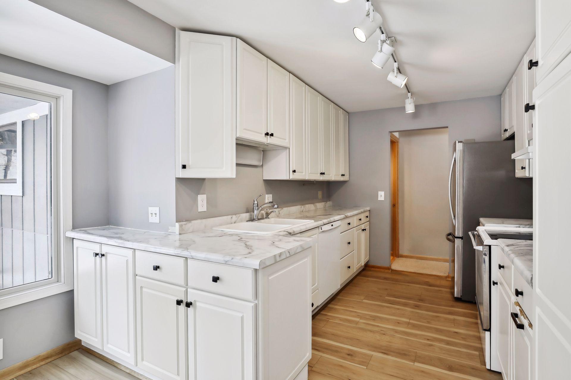 15815 Sunset Road Minnetonka, MN 55345 - Photo 8 of 38 Gallery Image 8