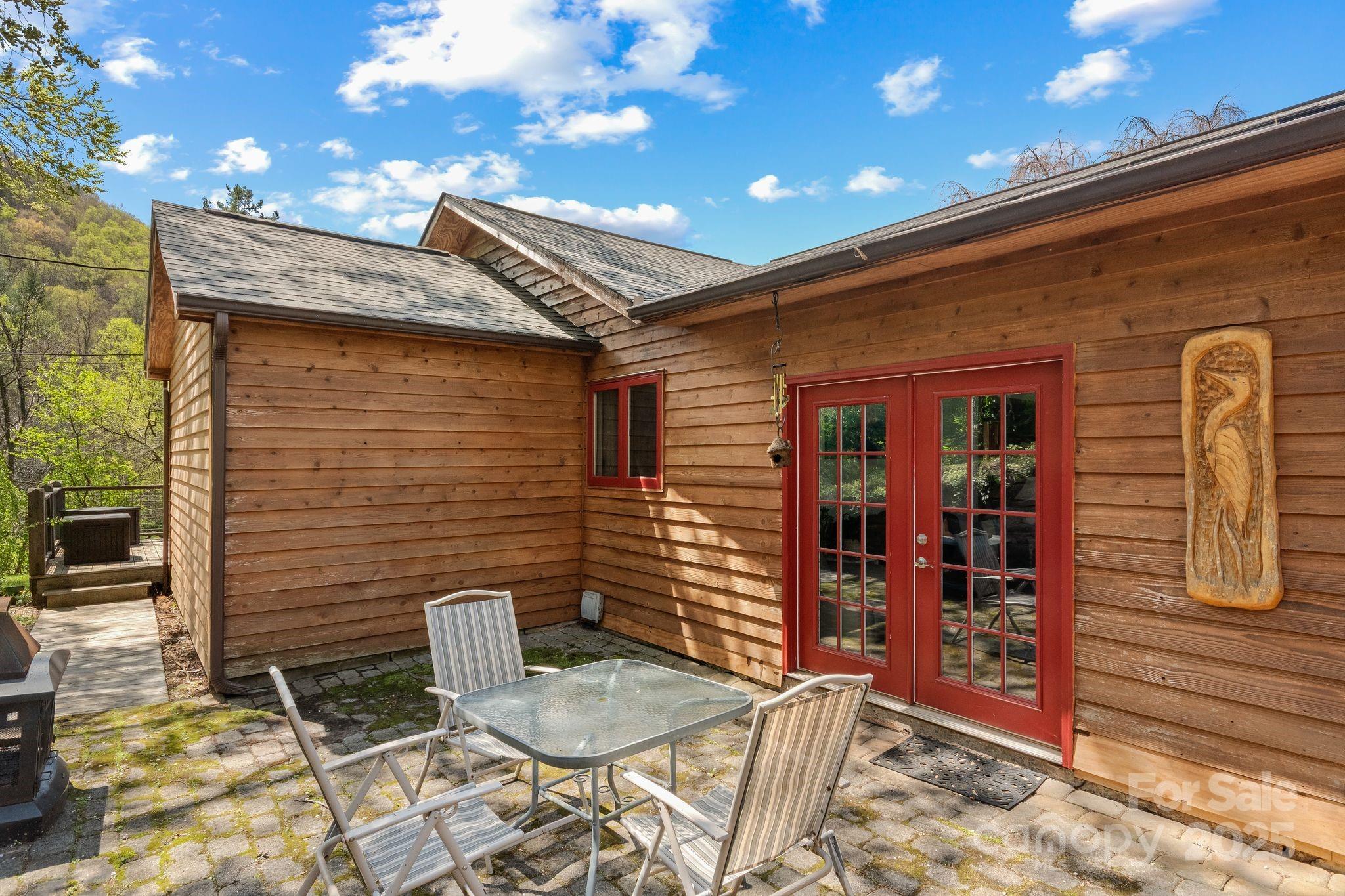 22 Morgan Branch Road Weaverville, NC 28787 - Photo 31 of 47 a backyard of a house with seating space