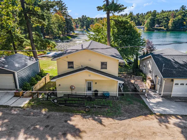 $460,000 | 6271 10th Street, Twin Lake, MI 49457