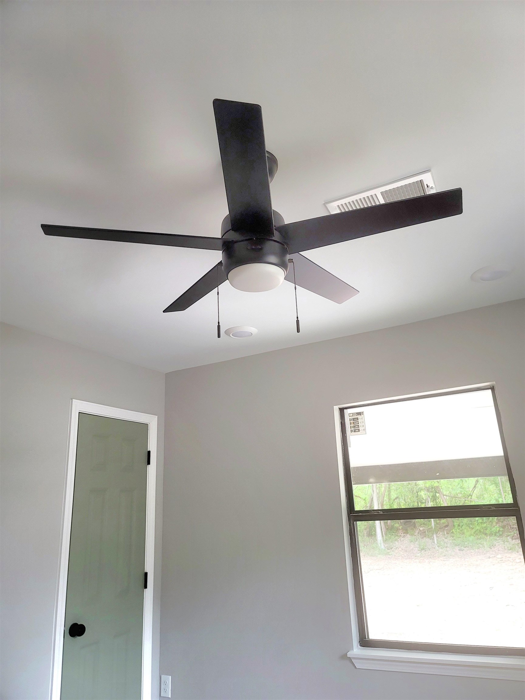 1434 Eloise Road Memphis, TN 38106 - Photo 16 of 19 a view of an empty room with a window