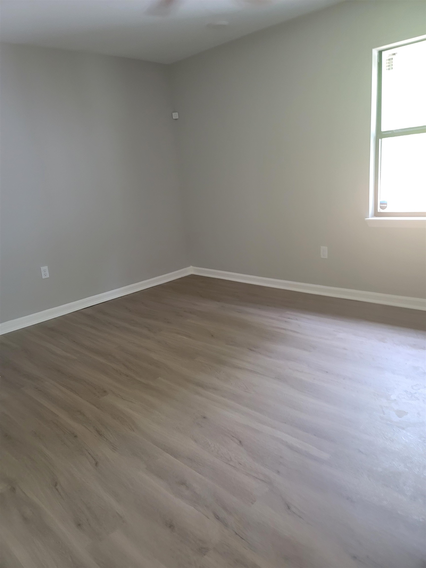 1434 Eloise Road Memphis, TN 38106 - Photo 6 of 19 an empty room with wooden floor and windows