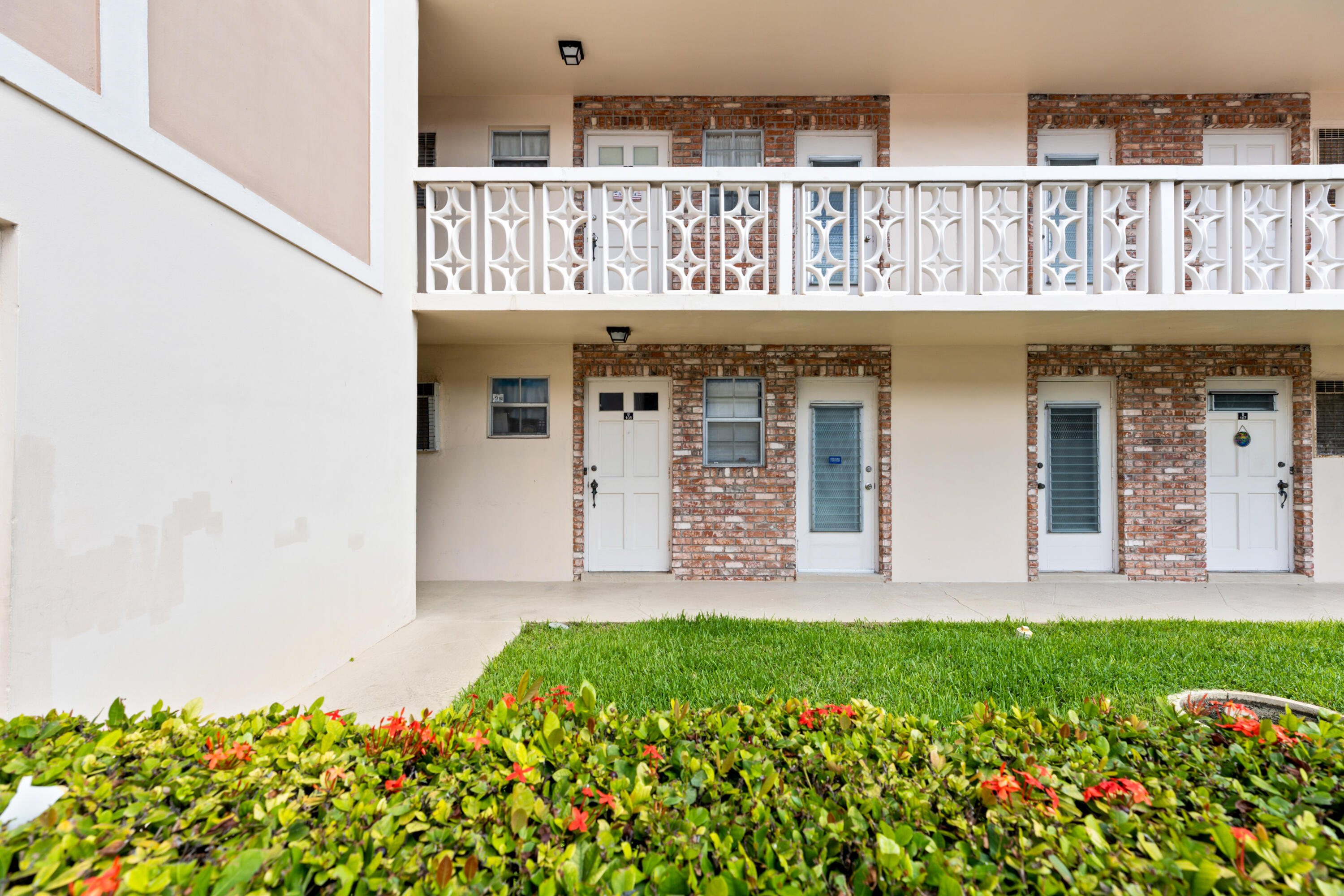 400 Northeast 20th Street, Unit B108 Boca Raton, FL 33431 - Photo 31 of 31 a front view of a house with garden