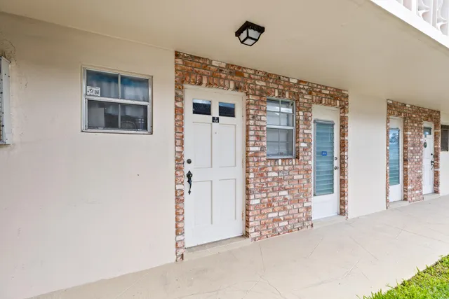 a view of livingroom with entryway