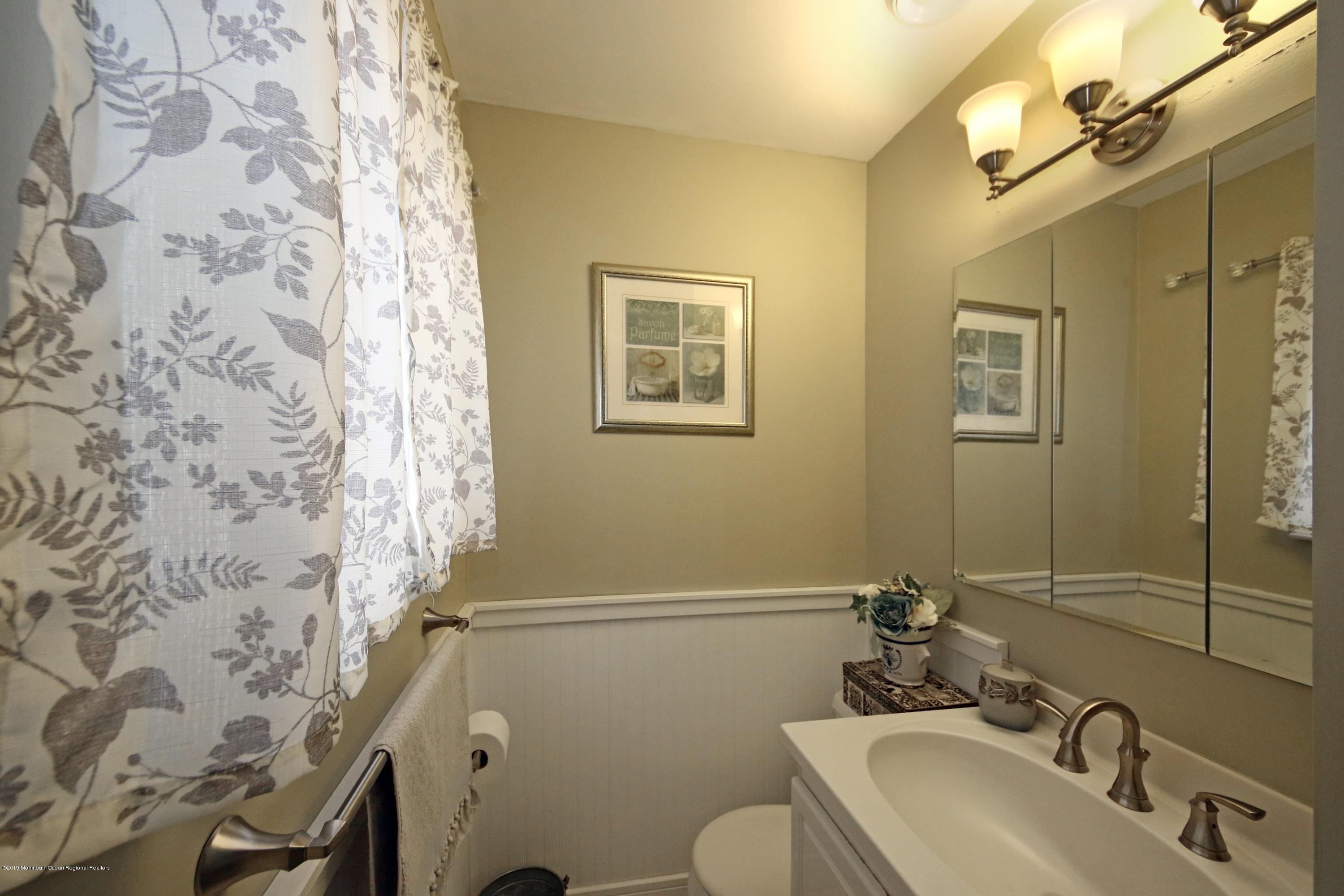 26 Tralee Road Hazlet, NJ 07730 - Photo 10 of 22 IMG_6065a
