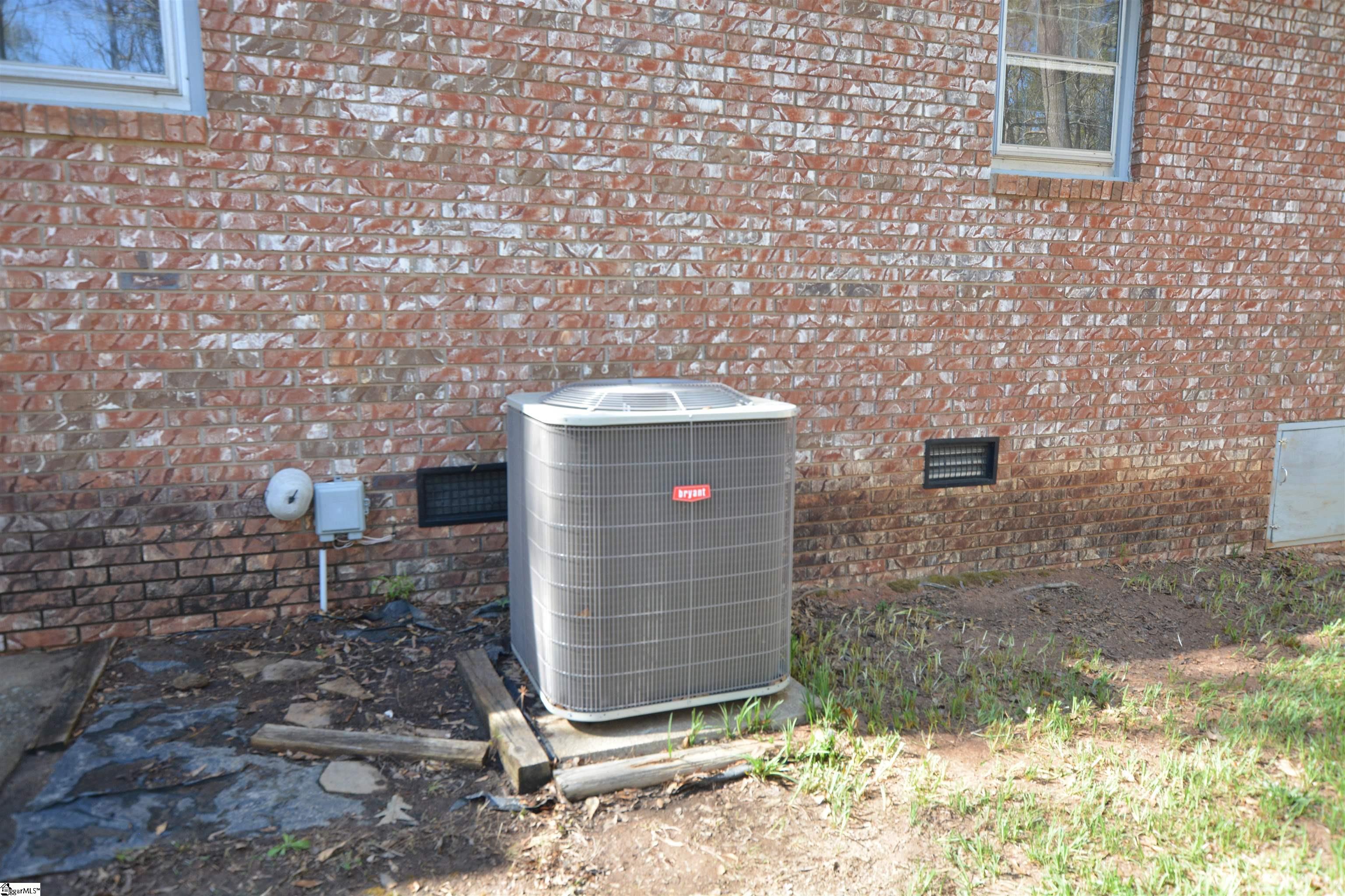 302 Canebreak Lane Simpsonville, SC 29681 - Photo 10 of 43 2024