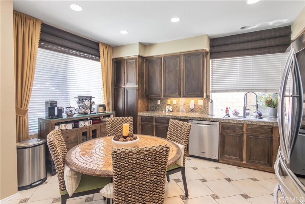 28318 Santa Catarina Road Saugus, CA 91350 - Photo 13 of 32 Kitchen