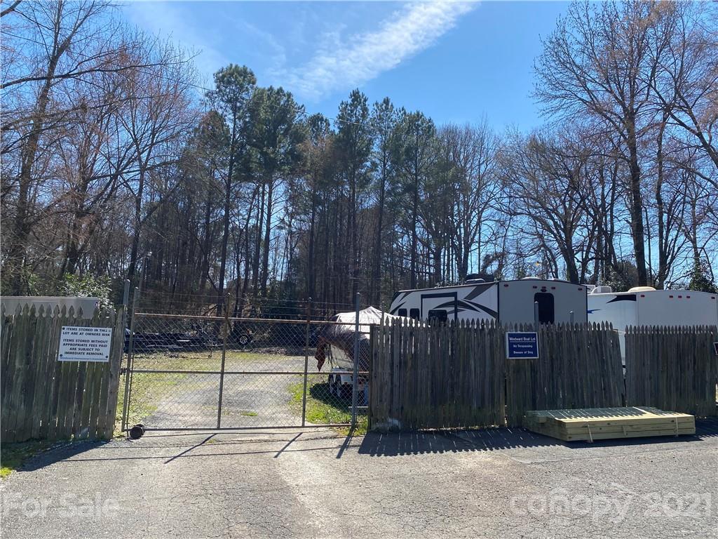19839 Henderson Road, Unit A Cornelius, NC 28031 - Photo 22 of 23 a view of a backyard