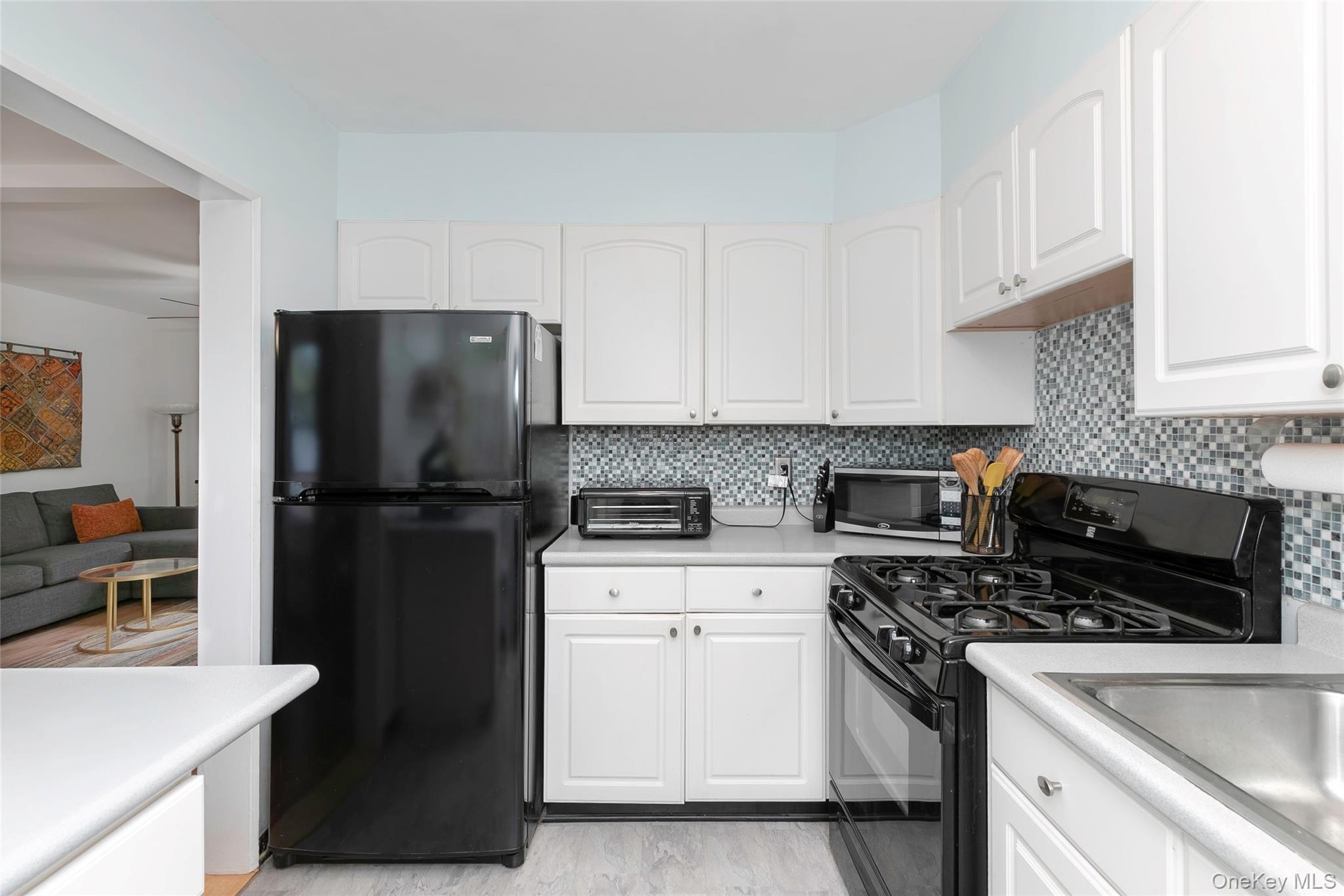 3 Peck Avenue, Unit 311B Rye, NY 10580 - Photo 10 of 20 Kitchen