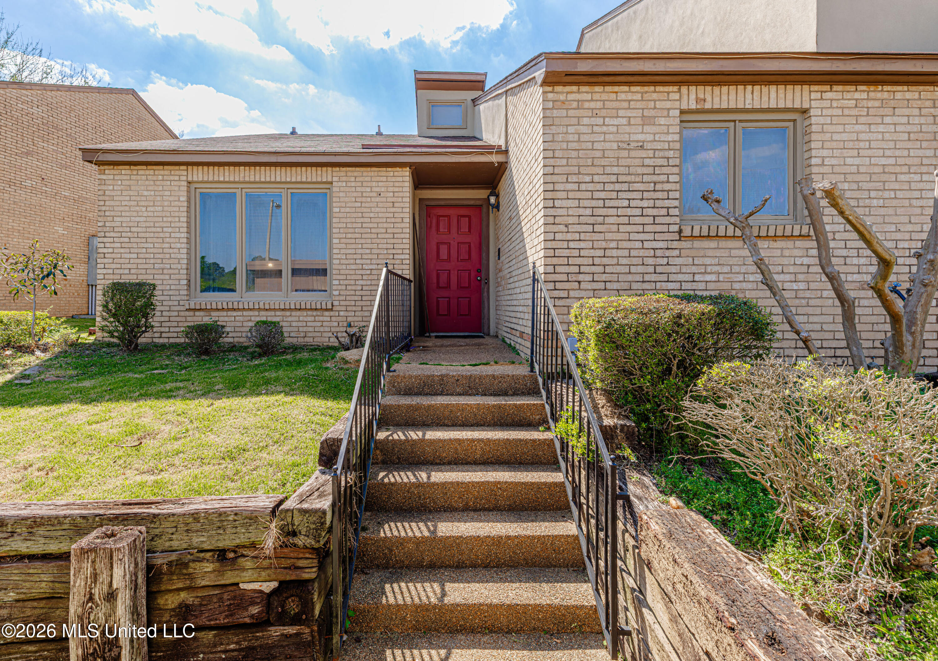 29 Park Crest Place Jackson, MS 39211 - Photo 3 of 26 1R4A6013