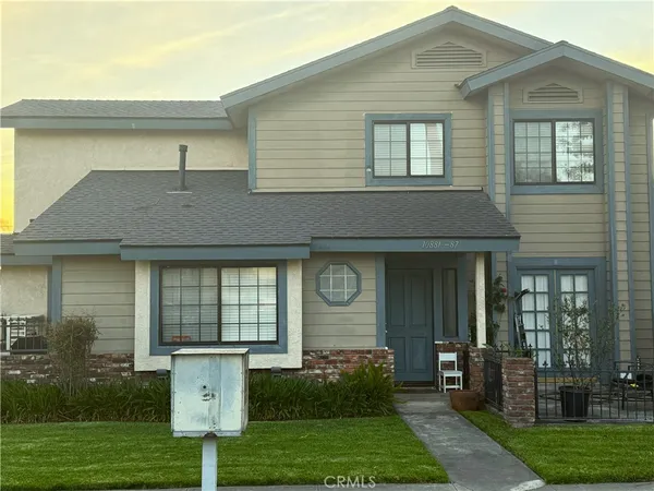 $2,595 | 10885 Walnut Street, Los Alamitos, CA 90720