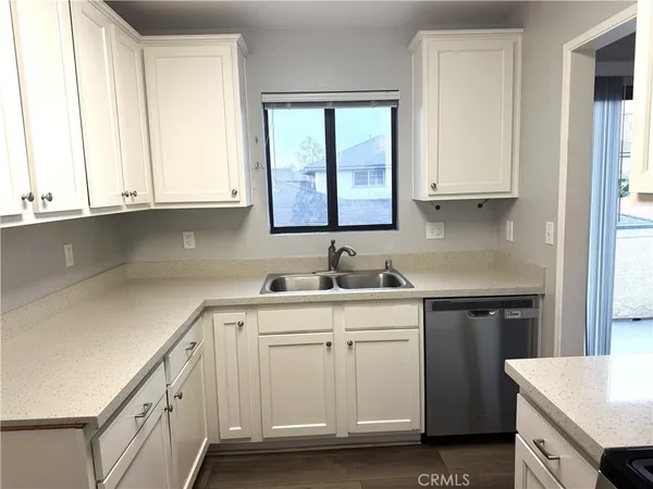 $2,595 | 10885 Walnut Street, Los Alamitos, CA 90720
