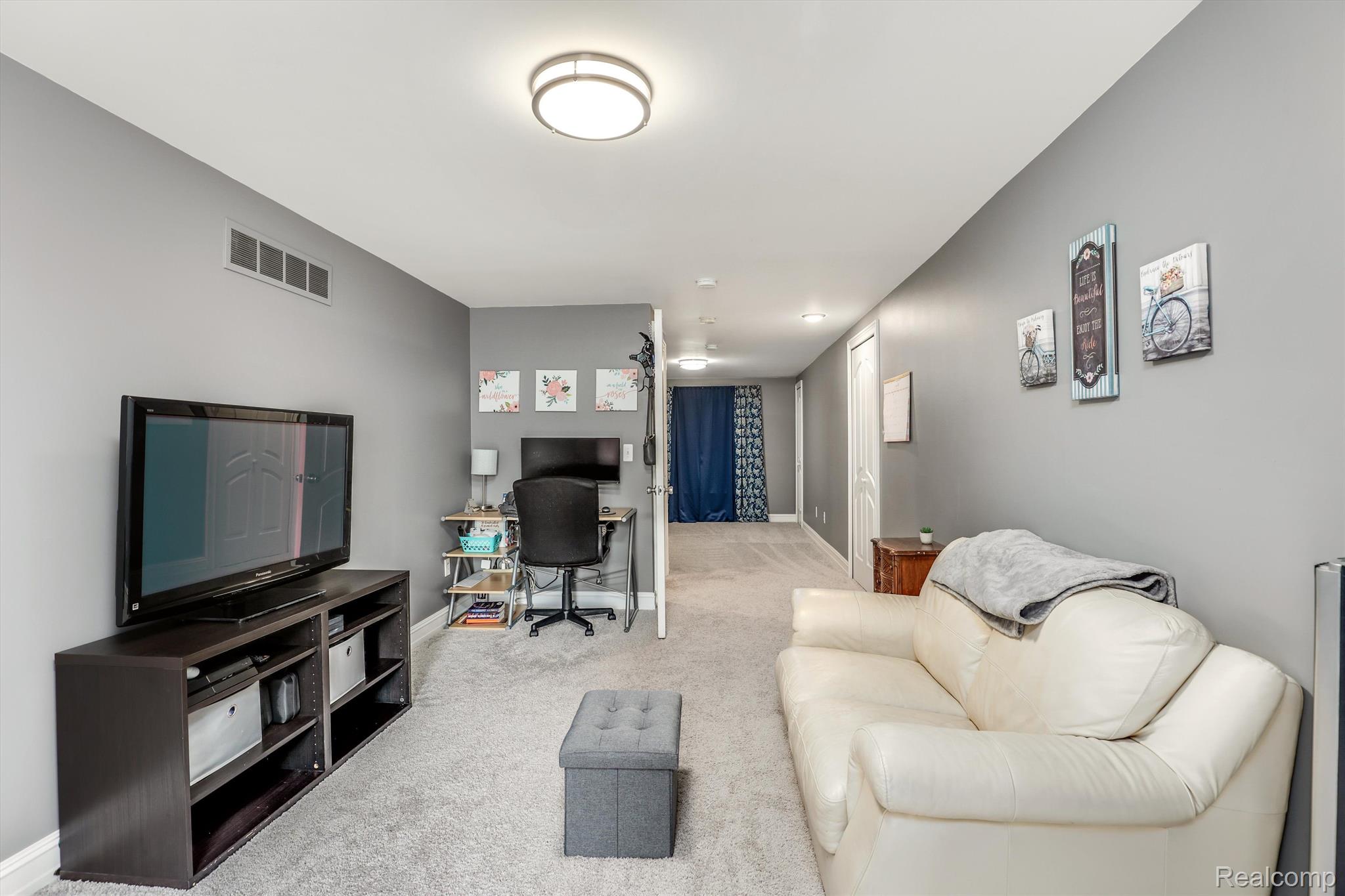 236 Woodside Road Royal Oak, MI 48073 - Photo 31 of 44 3rd floor bedroom or flex space