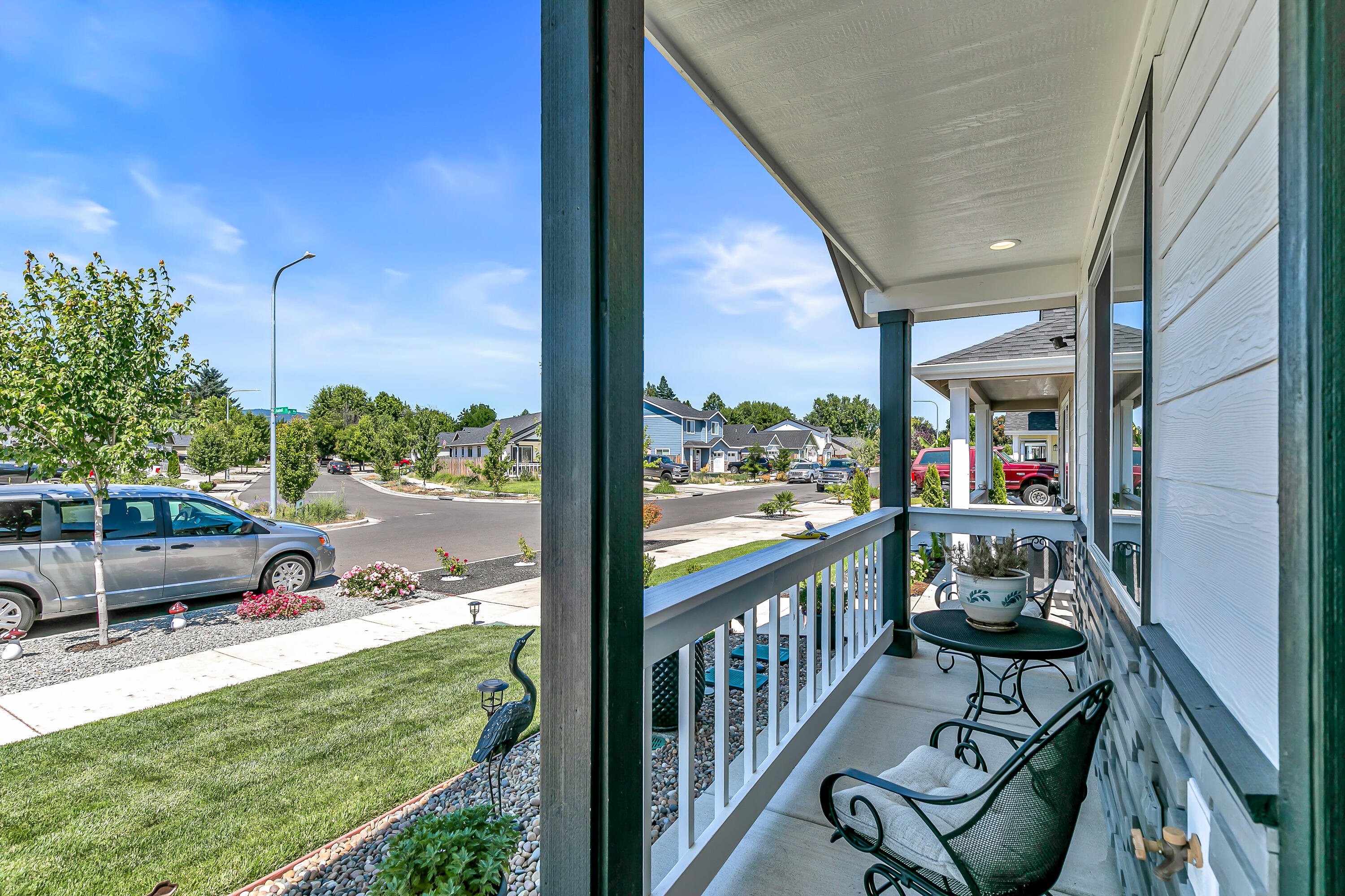 301 Reanna Way Medford, OR 97501 - Photo 6 of 36 9R9A8600