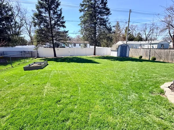 $289,000 | 21437 West Engle Drive, Lake Villa, IL 60046