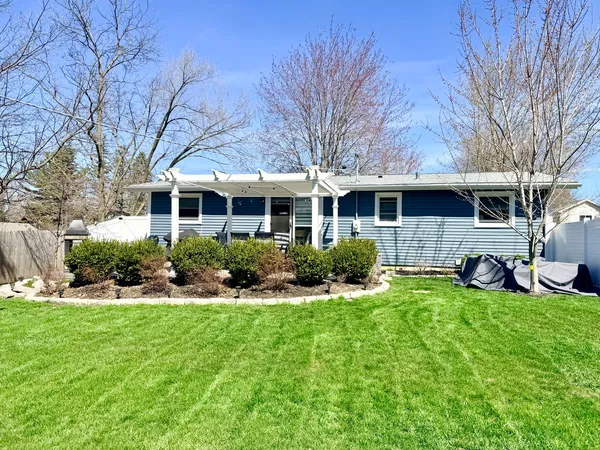 $289,000 | 21437 West Engle Drive, Lake Villa, IL 60046
