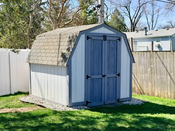 $289,000 | 21437 West Engle Drive, Lake Villa, IL 60046
